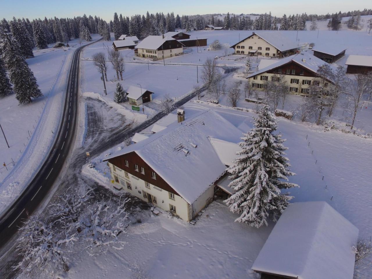 Auberge De La Couronne Saignelégier Exterior foto